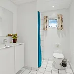 Nice Home In Blavand With Sauna 度假居 *