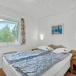 Nice Home In Blavand With Sauna 布拉万德