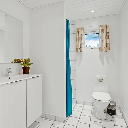 Awesome In Blavand With Kitchen בית נופש *