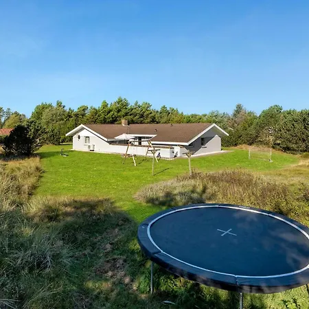 Awesome In Blavand With Kitchen בית נופש *