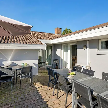 בית נופש Awesome In Blavand With Kitchen בלבאנד